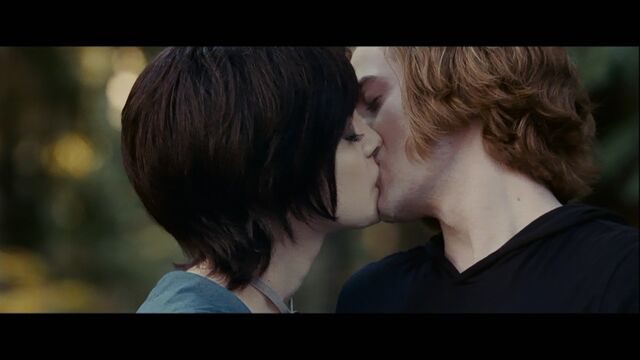 File:Alice-jazz-kiss.jpg