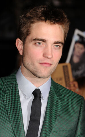 File:RobertPattinsonPremiere226.jpg