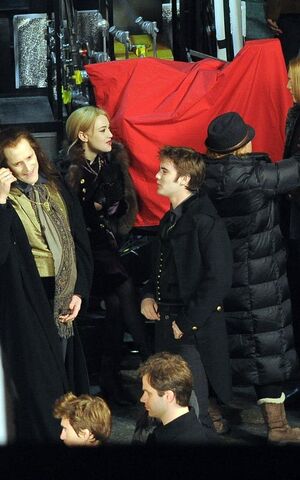 File:Dakota-fanning-121510-11.jpg