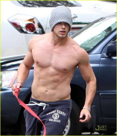 File:Kellan-lutz-shirtless-05.jpg