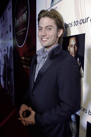 File:Jackson Rathbone 12.jpg