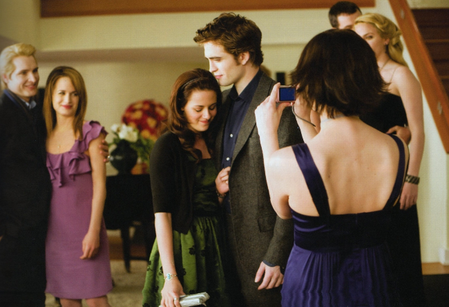 File:Alice at Bella's birthday party.png