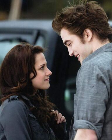 File:New moon 77.jpg