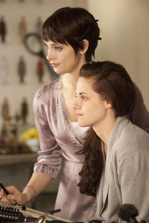 File:Bella and Alice.jpg