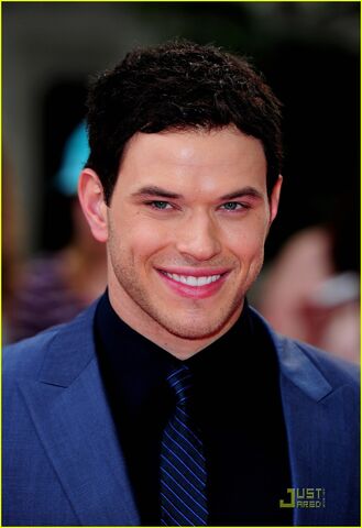 File:Twilight-cast-eclipse-london-premiere-11.jpg