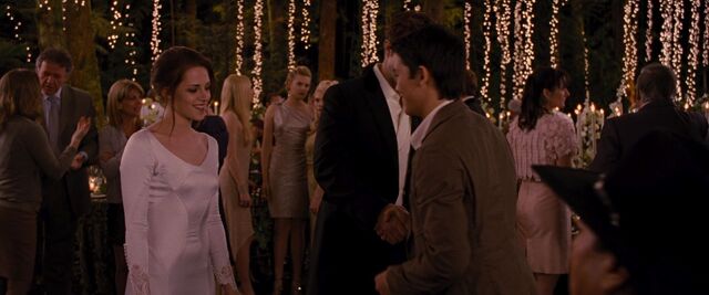 File:BreakingDawnPt1-0704.jpg