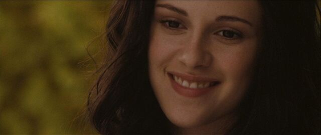 File:Kristenisbellaswan-cullen.jpg