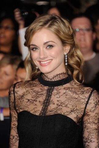 File:Breaking-dawn-cast-red-carpet-11152011-27-430x639-ali faulkner.jpg