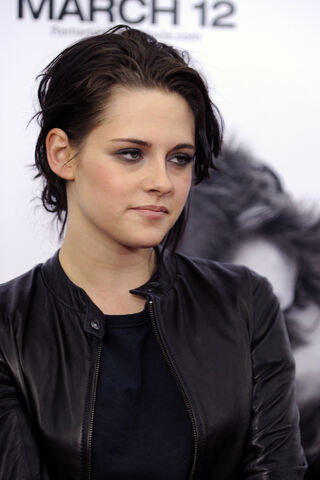 File:Kristen-stewart-remember-me-premiere-HQ-kristen-stewart-10685301-1708-2560.jpg