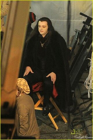 File:On-the-set-Breaking-Dawn-aro-of-the-volturi-22981281-495-740.jpg