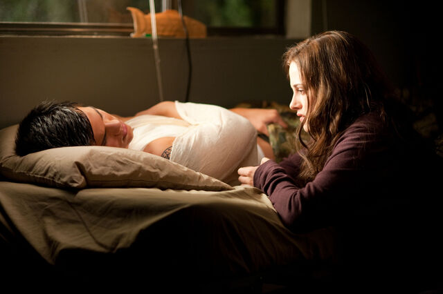 File:Jacob with bella.jpg