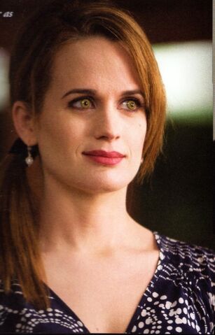 File:Esme-Cullen-twilight-series-25459502-698-1090.jpg