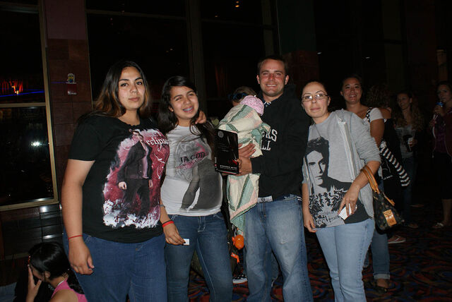 File:Twilightpremiere37.jpg