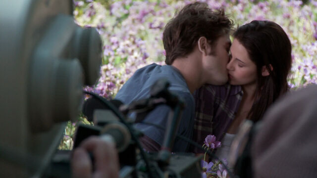 File:-Eclipse-Behind-The-Scenes-Screencaps-edward-and-bella-17366070-1920-1080.jpg