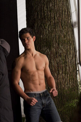 File:Taylor-as-Jacob-3-jacob-black-8252941-452-678.jpg