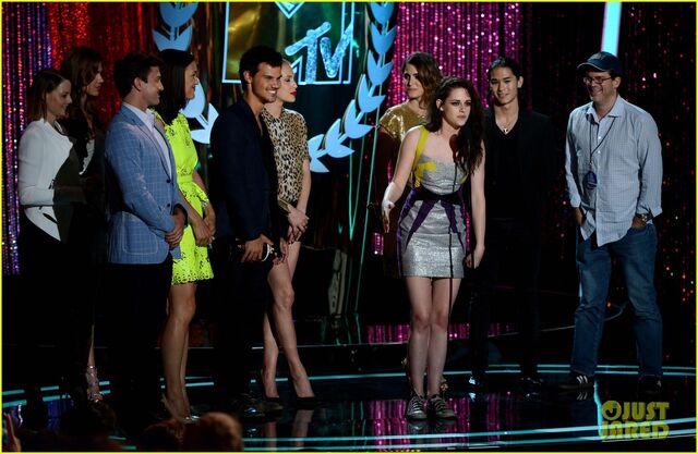 File:Lautner-stewart-mtv-awards-05.jpg