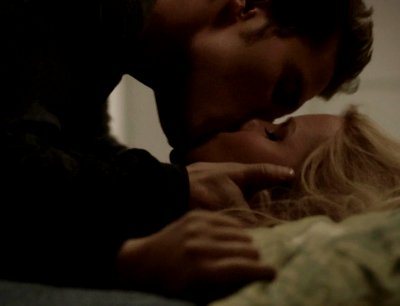 File:Rebekah-and-stefan-kiss.jpg