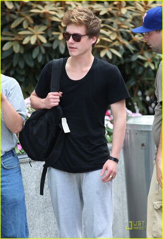 File:Xavier-samuel-canada-06.jpg