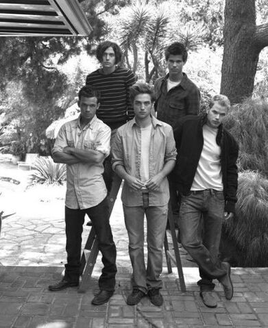 File:Jackson, Taylor, Cam, Robert, Kellan 1.jpg