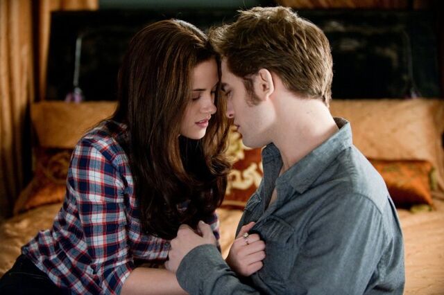 File:Edward and Bella 2.jpg