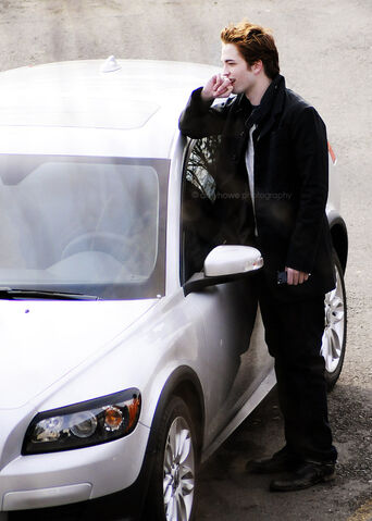 File:Edward-Cullen-edward-and-bella-1199693 500 700.jpg