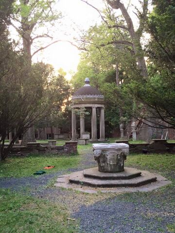 File:Groundskeeper-burial.jpg