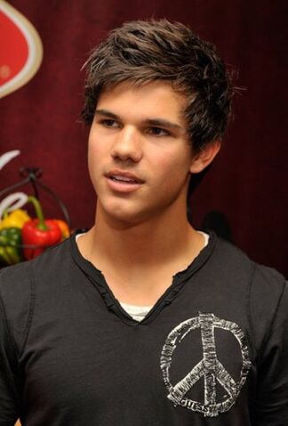 File:Taylor Lautner 5.jpg