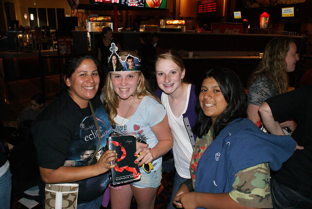 File:Twilightpremiere48.jpg