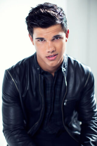 File:Taylor-TW-jacob-black-8151157-650-975.jpg