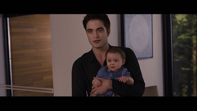 File:Edward-Renesmee-bd2.jpg