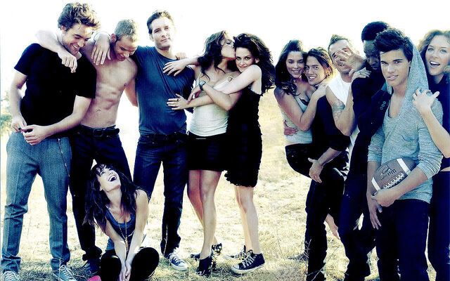 File:Vanity-Fair-Wallpaper-twilight-seri.jpg