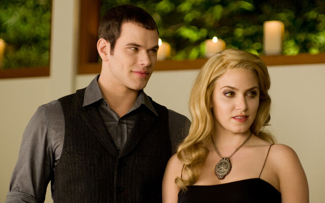 File:Emmett-cullen-rosalie-hale-1920x1200.jpg