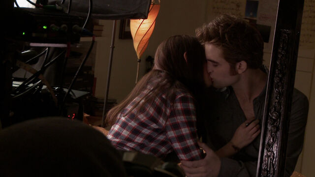 File:-Eclipse-Behind-The-Scenes-Screencaps-edward-and-bella-17366104-1920-1080.jpg