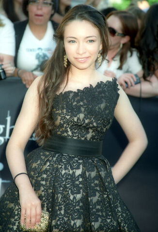 File:Jodelle-Ferland-collider-eclipse-prem.jpg