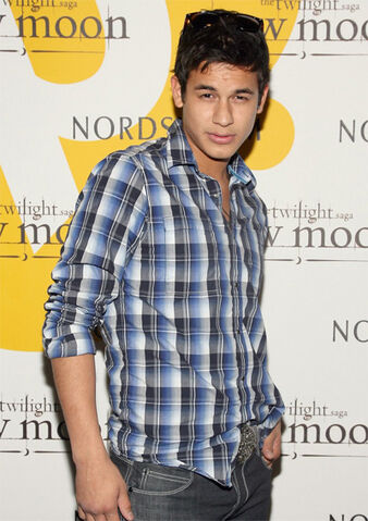 File:Bronson Pelletier 6.jpg