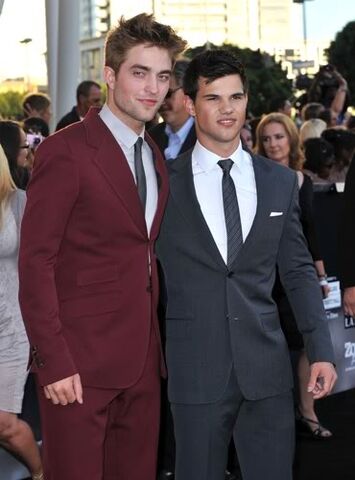 File:Robert-Pattinson-Taylor-Lautner-Eclipse-Premiere-PHOTOS-2.jpg