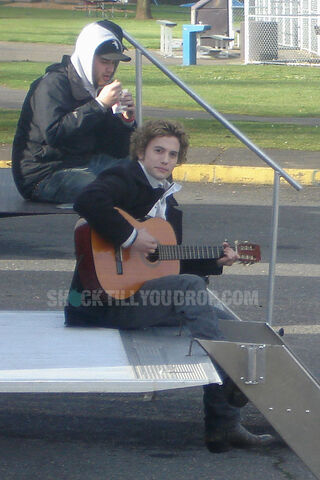 File:Jasper-guitar.jpg