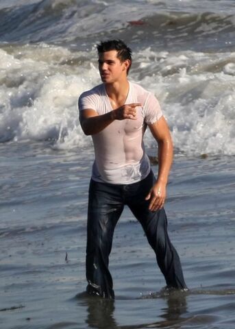 File:Taylor-lautner-rolling-stone-photo-shoot-12.jpg