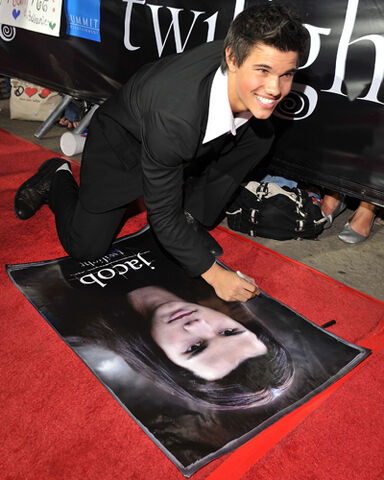 File:Taylor lautner jacob black 12.jpg