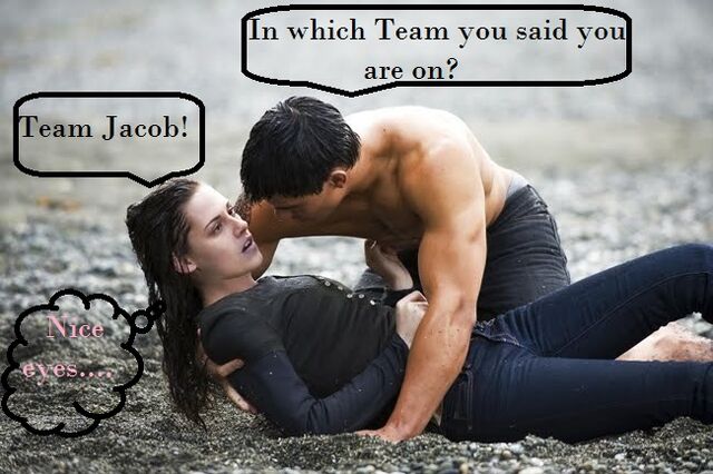 File:New-Moon-jacob-and-bella-.jpg