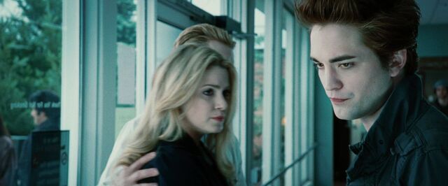 File:Rosalie-Hale-Edward-Cullen-Carlisle Cullen.jpg