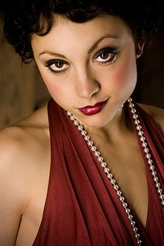Datei:Leah-Gibson.jpg