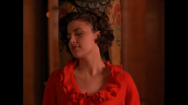 File:Twin.peaks-sherilynn.fenn.beautiful.png