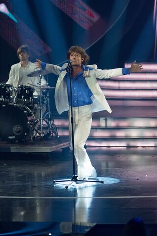 Plik:Michal-kwiatkowski-mick-jagger-w-bialej-marynarce-306010-GALLERY BIG.jpg