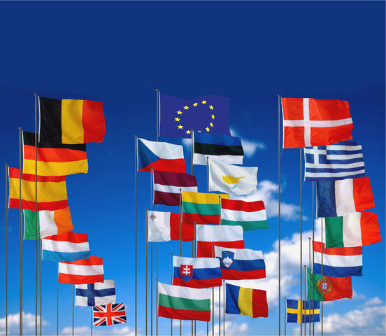 File:Photo-27-+-1-drapeaux.jpg