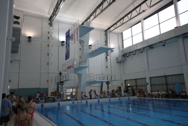 Fil:Högevallsbadet springtårn.jpeg