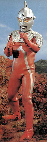 File:Seven pose.jpg