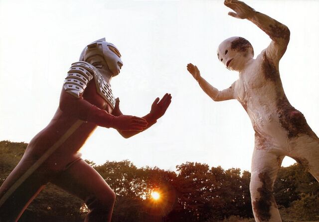 File:Ultraseven vs. Alien Spell.jpg