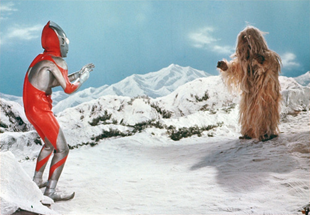 File:Woo v ultraman I.png