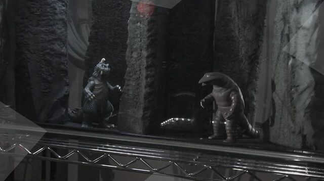 File:UX-Gomess and Telesdon Spark Dolls.jpg